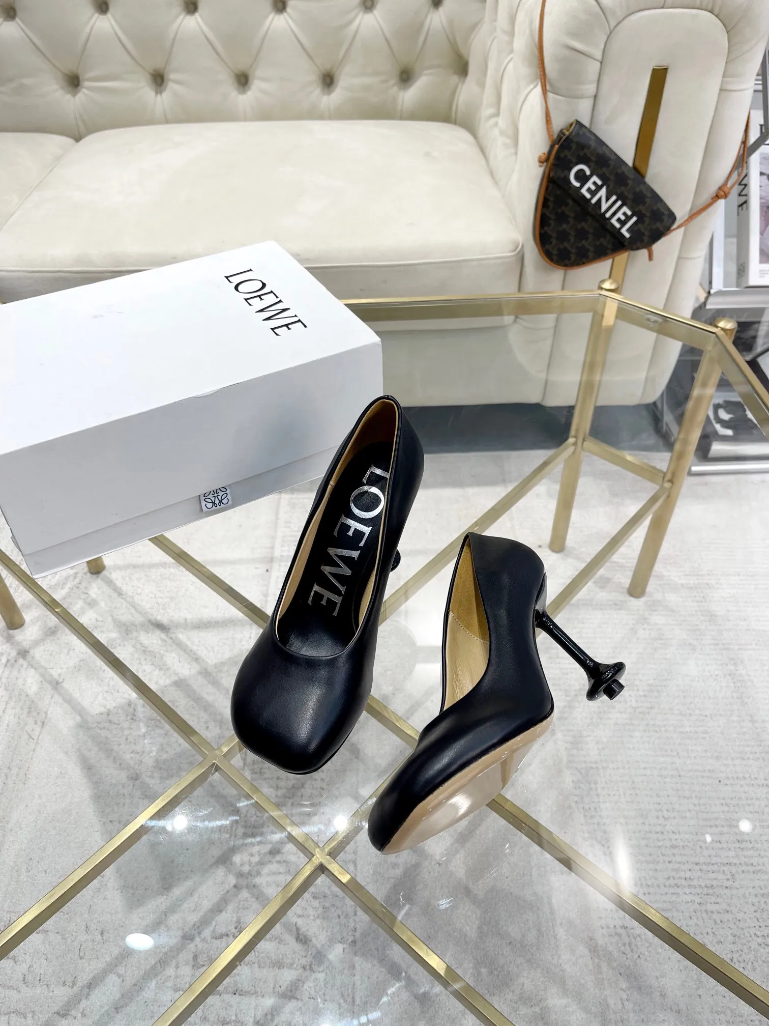👟👟Ex-factory price 640👟👟 LOEWE‼ ️ New arrival‼ ️Imported genuine leather sole Loewe 2024/aw early spring latest catwalk color diamond series catwalk style 😘😘😘 Upper: imported super soft sheepskin lining: imported water-dyed sheepskin Outsole: original molded injection molded leather outsole Heel: original molded 1:1 Heel height: 9.5cm Size: 35-39 (40/41/42/43 custom-made, non-refundable)